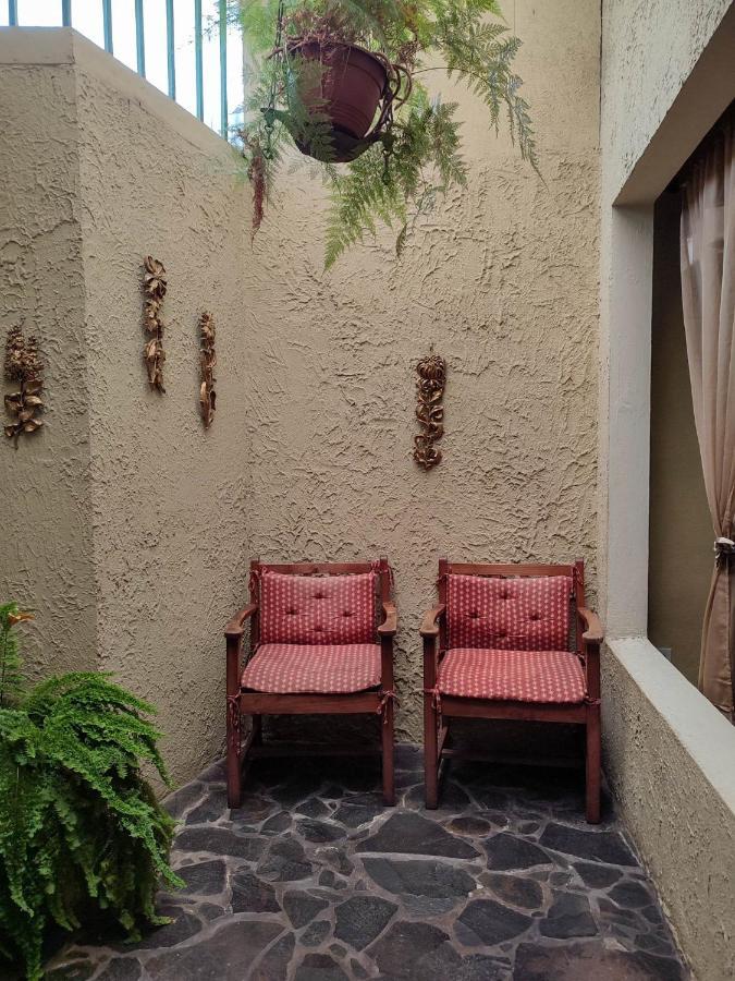 The Cozy Cactus House B&B Cartago Centro English Spoken Exterior foto